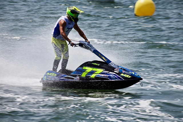 逐步缩小与 逐步缩小与