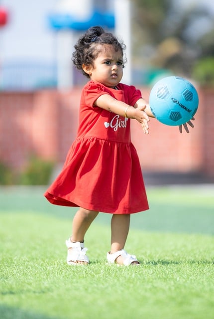 马琳被王曼昱打脑门又被孙颖莎击中，导演名场面.